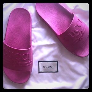 Gucci logo rubber slides